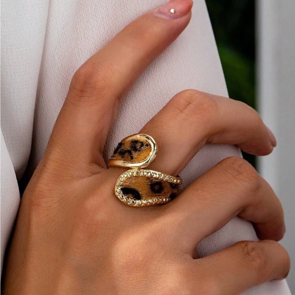 Jewelry - Leopard Print Gold Ring with Rhinestones